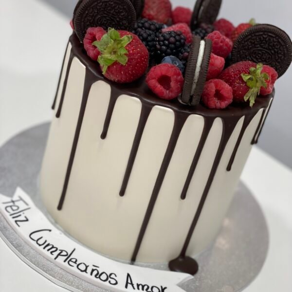 Tarta Drip Cake Chocolate + Fruta / Oreo