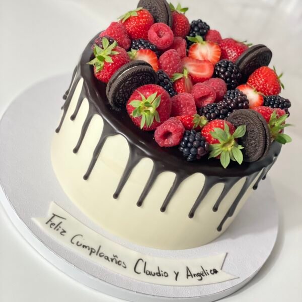 Tarta Drip Cake Chocolate + Fruta / Oreo